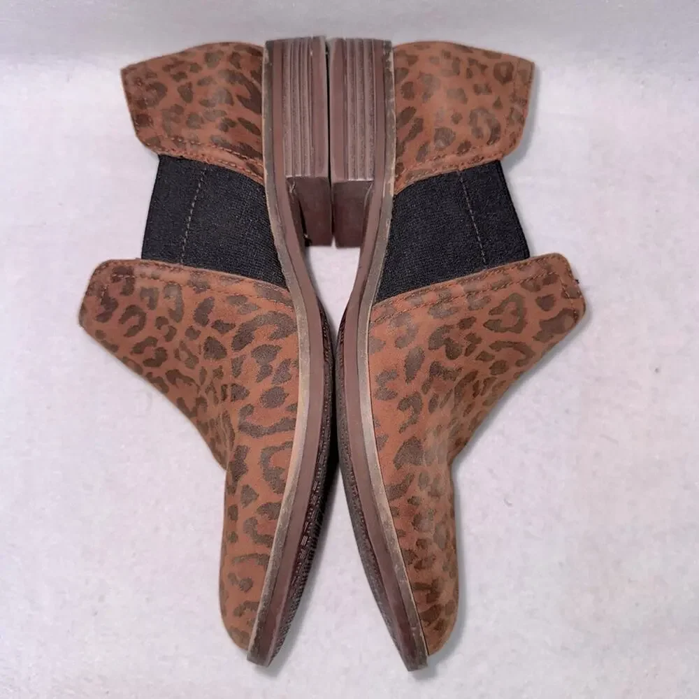 Women’s Clarks Suede Camzin Ultimate Comfort Leopard Print Shoes size 7.5